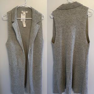 Monteau grey knitted long vest.